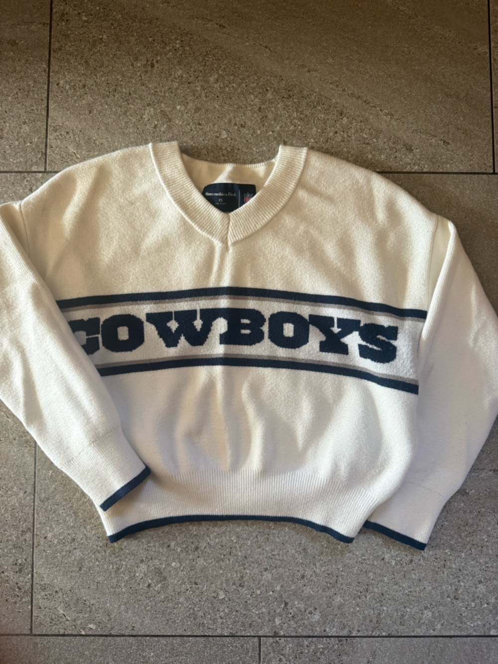 Abercrombie & Fitch Dallas Cowboys NFL Cream Crewneck Sweater with Navy Stripe